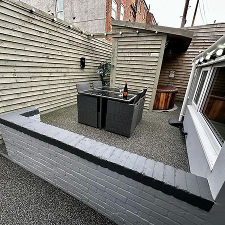 Albert Luxury Hottub & Jacuzzi Apartments Blackpool Ngoại thất bức ảnh