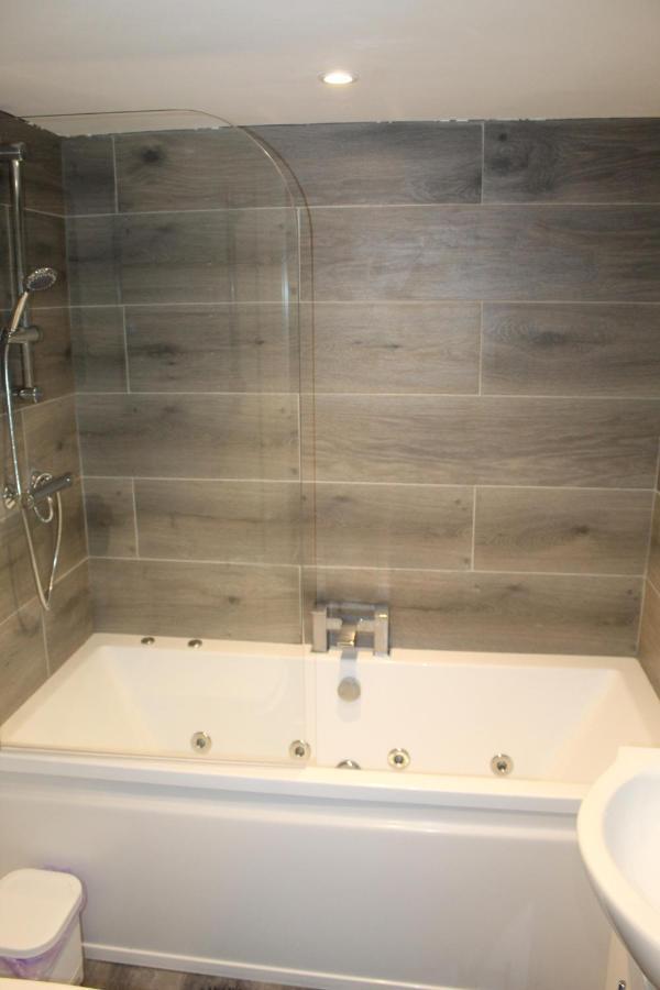 Albert Luxury Hottub & Jacuzzi Apartments Blackpool Ngoại thất bức ảnh