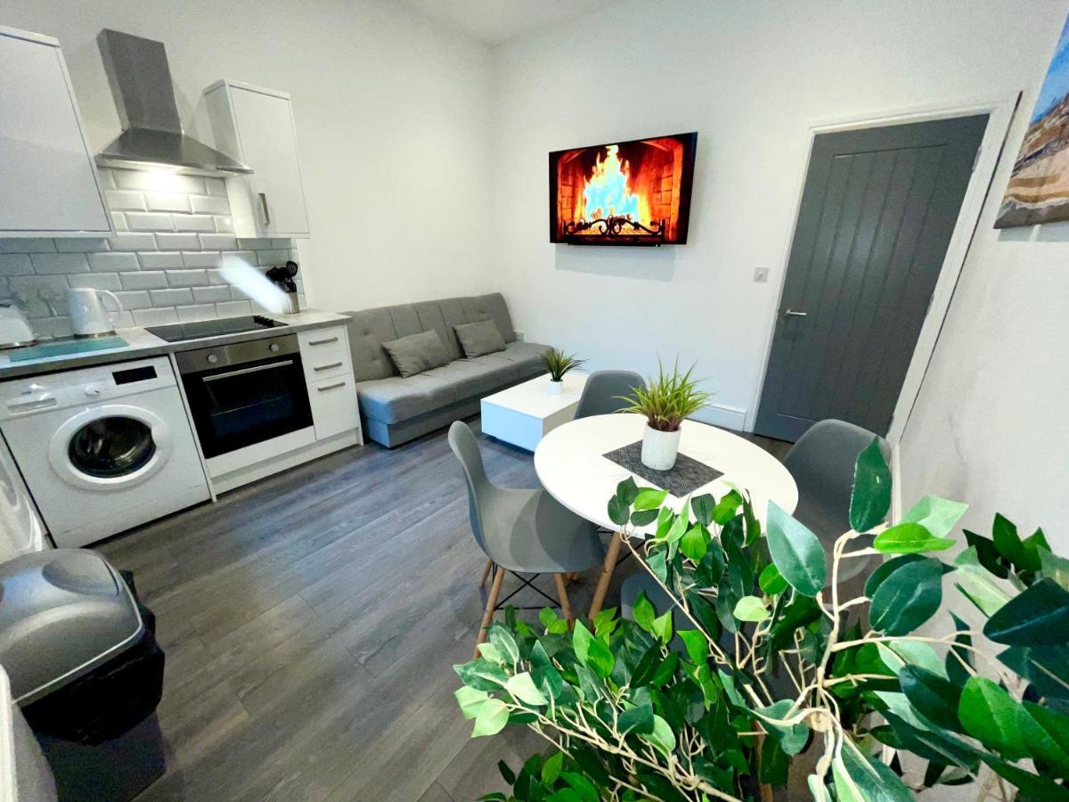 Albert Luxury Hottub & Jacuzzi Apartments Blackpool Ngoại thất bức ảnh