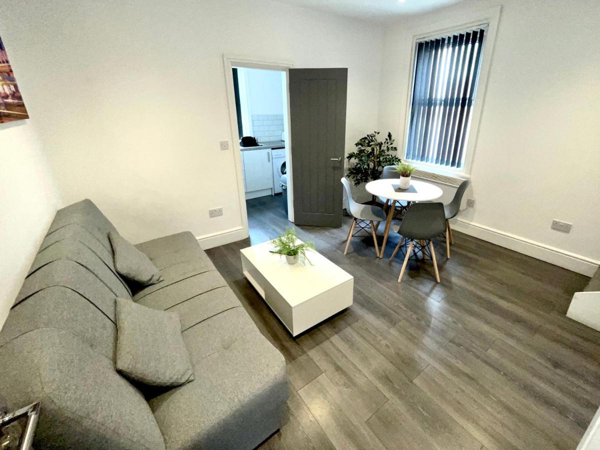 Albert Luxury Hottub & Jacuzzi Apartments Blackpool Ngoại thất bức ảnh