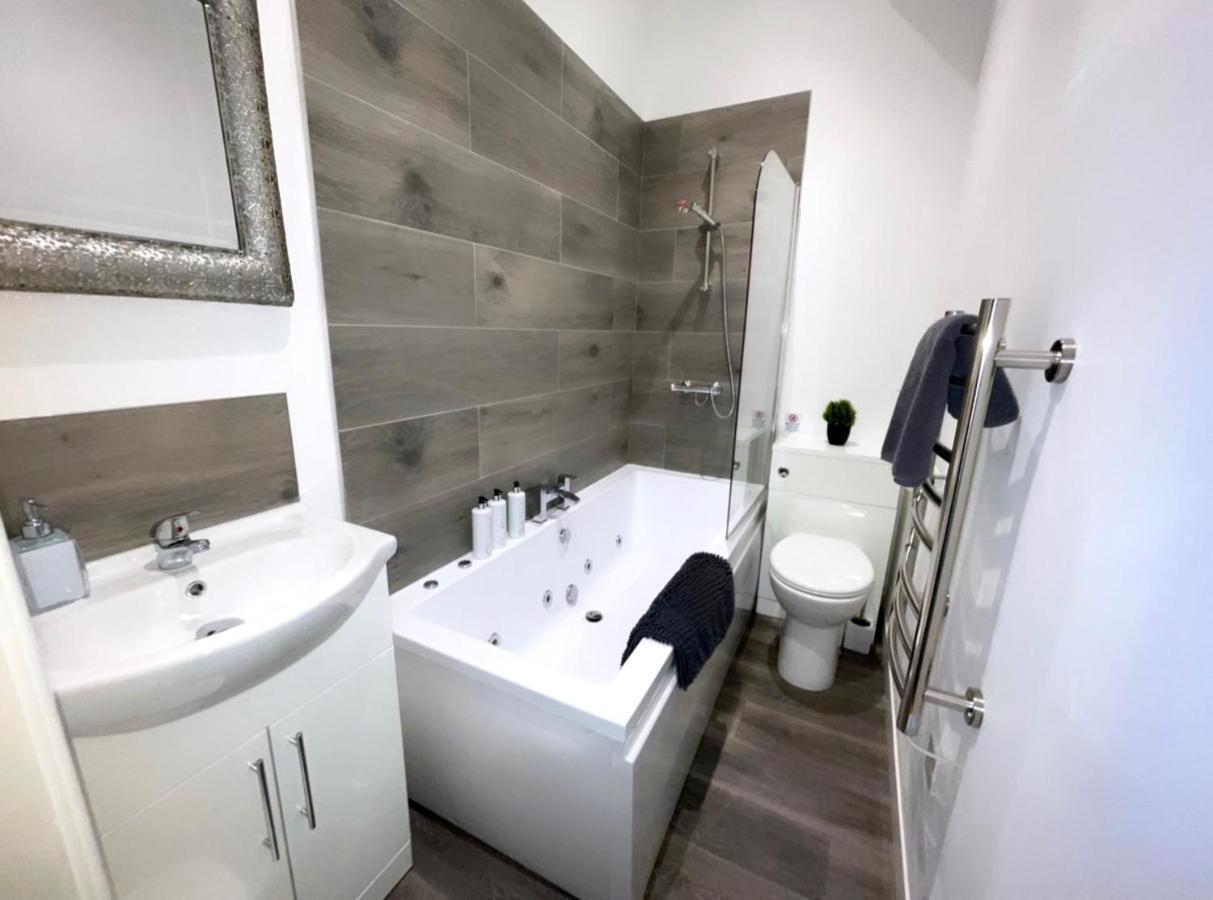 Albert Luxury Hottub & Jacuzzi Apartments Blackpool Ngoại thất bức ảnh