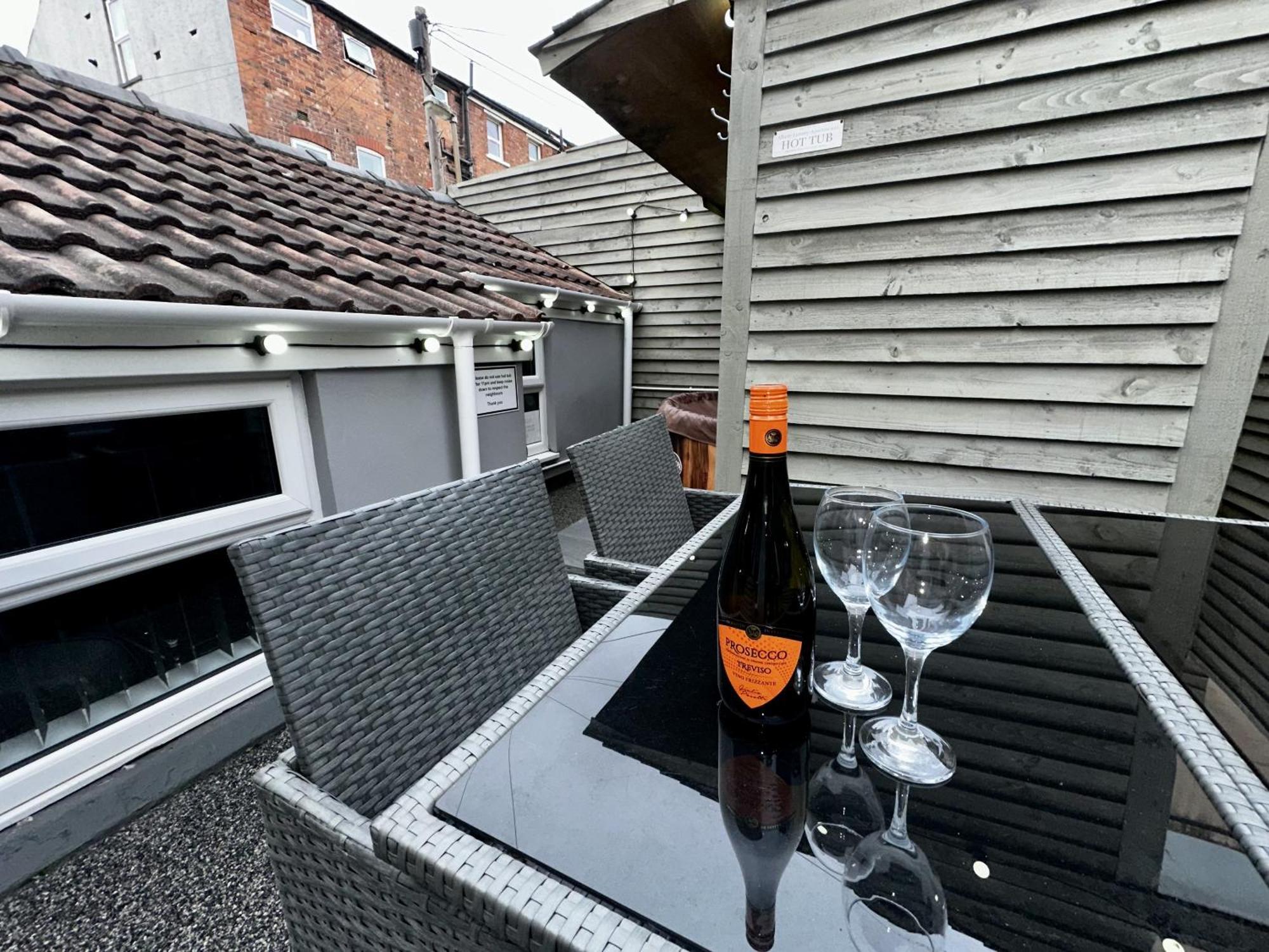 Albert Luxury Hottub & Jacuzzi Apartments Blackpool Phòng bức ảnh
