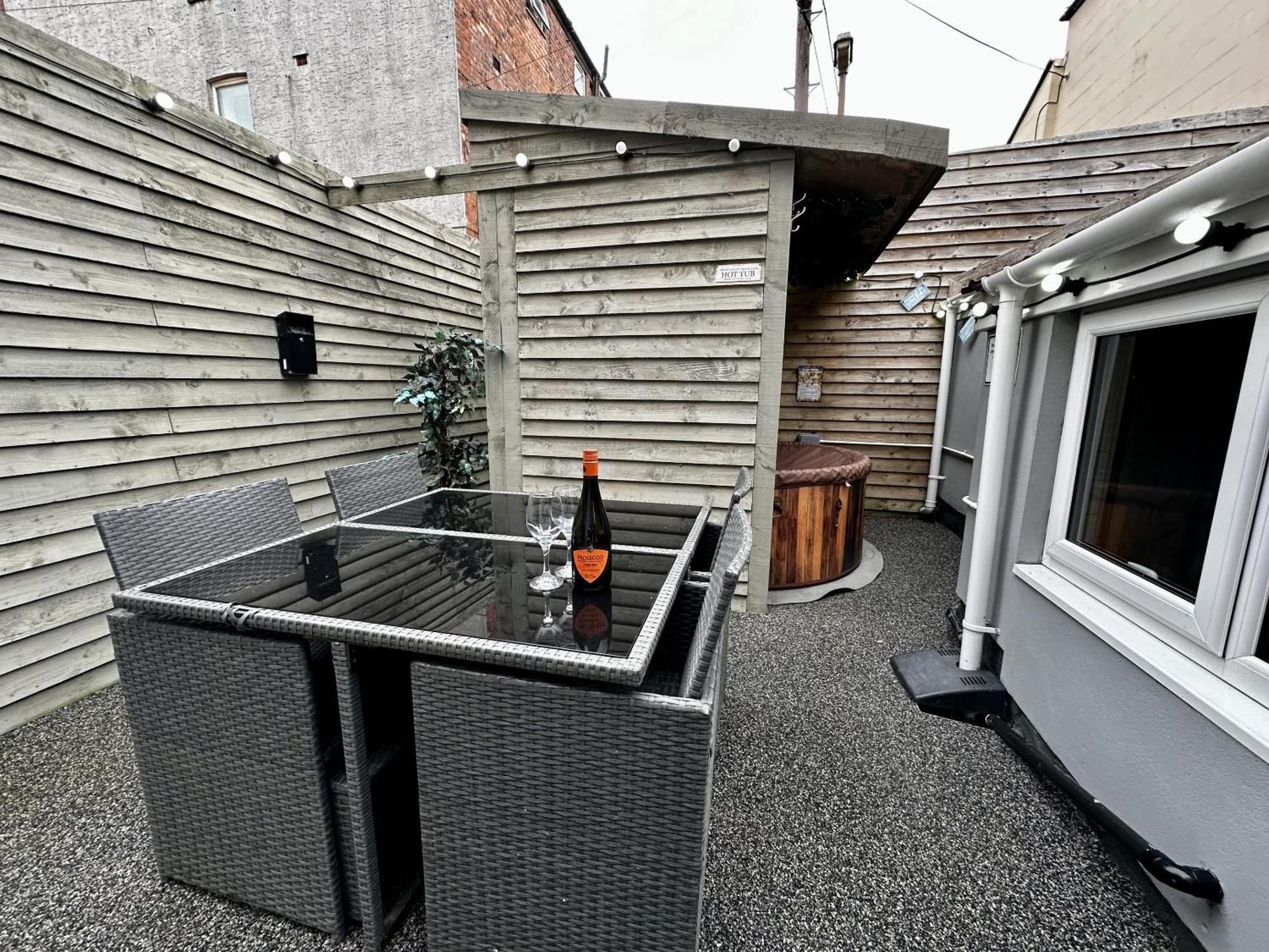 Albert Luxury Hottub & Jacuzzi Apartments Blackpool Phòng bức ảnh