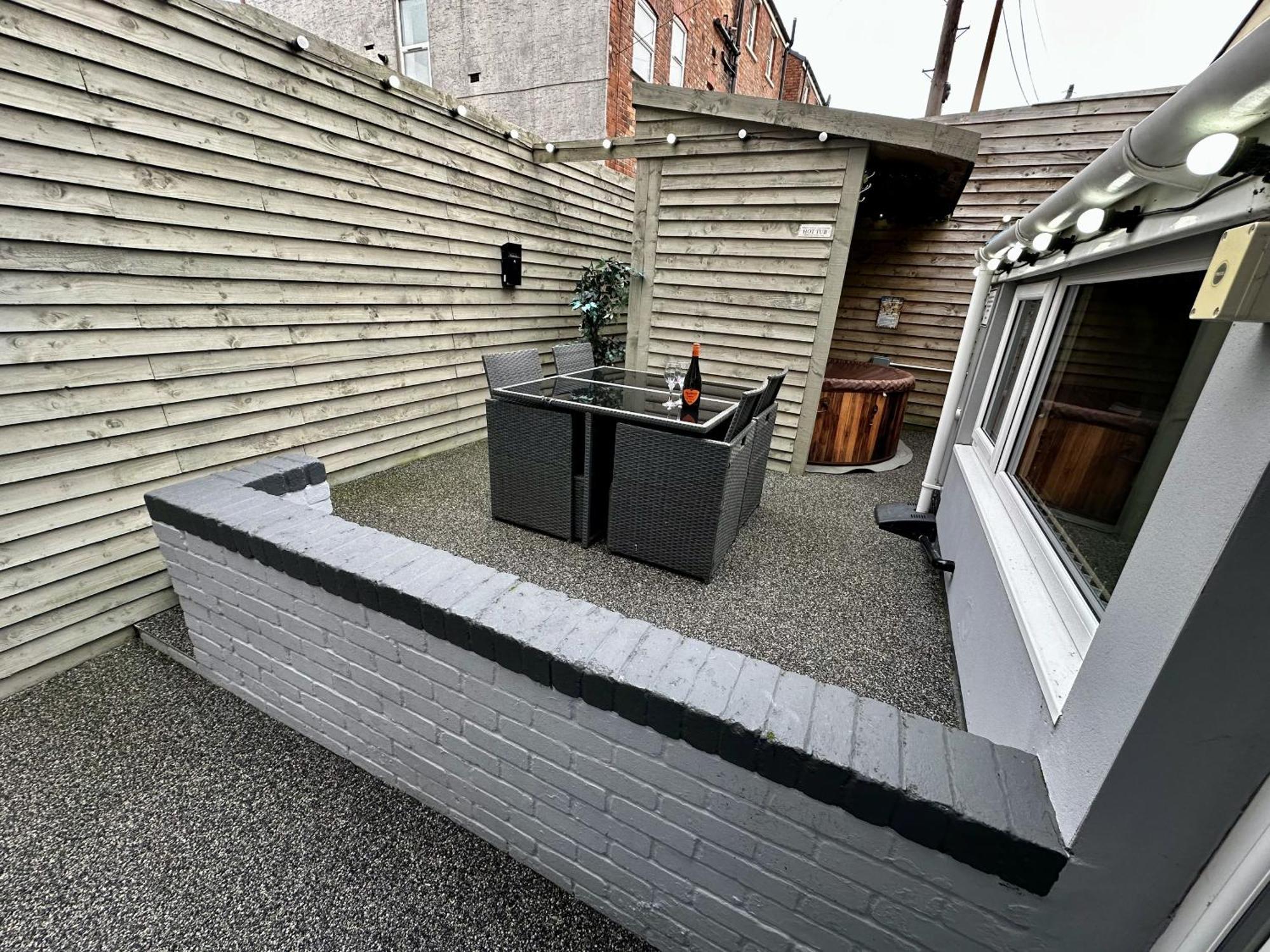 Albert Luxury Hottub & Jacuzzi Apartments Blackpool Ngoại thất bức ảnh